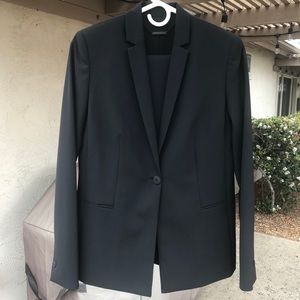 Ellie Tahari 2 piece skirt suit set, Size 4, black